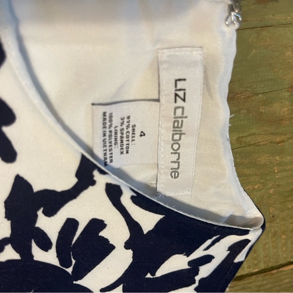 LIKE NEW Liz Claiborne Dress Navy and White Floral | Size 4 - Picture 9 of 9
